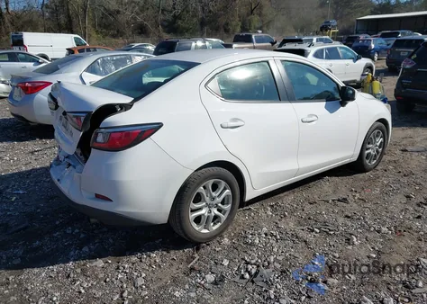 2017 Toyota Yaris Ia из США, поврежденный, VIN 3MYDLBYV4HY158140